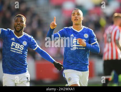 24. Oktober 2021 - Brentford gegen Leicester City - Premier League - Brentford Community Stadium Youri Tielemans von Leicester City feiert das Tor im Brentford Comminity Stadium. Bildnachweis : © Mark Pain / Alamy Live News Stockfoto