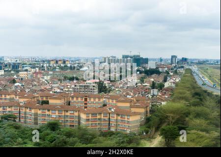 Luftaufnahme der Außenbezirke von Nairobi beim Start vom Flughafen Wilson, Nairobi, Kenia Stockfoto