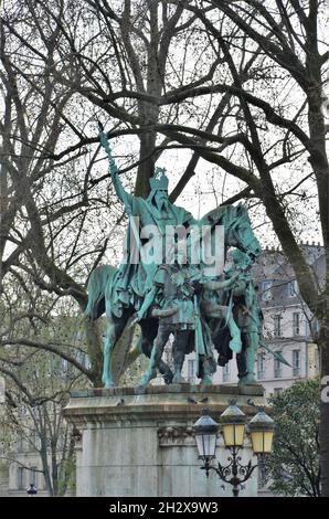 Karl der große und seine Wachen oder Karl der große und seine Paladine, ist eine monumentale Bronzestatue vor Notre Dame Paris Frankreich Stockfoto