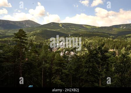 Blick vom Karpatka-Hügel auf den Karkonosze-Berg Stockfoto