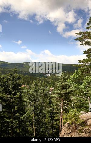 Blick vom Karpatka-Hügel auf den Karkonosze-Berg Stockfoto