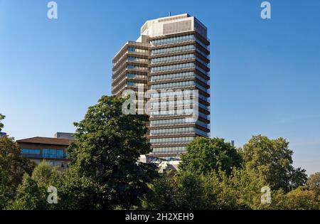 13.09.2021 Zürich: Migros-Hauptgebäude zürich, Dienstleister im Einzelhandel, strahlender Sonnenschein blauer Himmel, Tag ohne Menschen Stockfoto