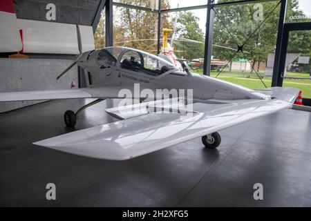 Krakau Polen September 2021 Doppelflügelprototypflugzeug mit Frontflügel im Luftfahrtmuseum in Krakau, polen. Stockfoto