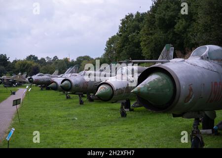 Krakau Polen September 2021 im krakauer Luftfahrtmuseum werden mehrere sowjetische Kampfjets ausgestellt Stockfoto