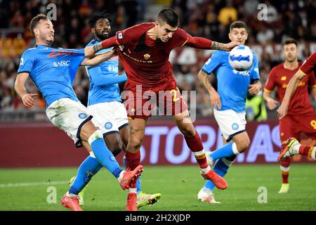Rom, Italien. Okt. 2021. Gianluca Mancini von AS Roma in Aktion während des Fußballspiels der Serie A zwischen AS Roma und SSC Napoli im Olimpico-Stadion in Rom (Italien), 24. Oktober 2021. Foto Antonietta Baldassarre/Insidefoto Kredit: Insidefoto srl/Alamy Live News Stockfoto