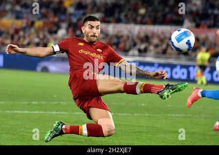 Rom, Italien. Okt. 2021. Lorenzo Pellegrini von AS Roma in Aktion während des Fußballspiels der Serie A zwischen AS Roma und SSC Napoli im Olimpico-Stadion in Rom (Italien), 24. Oktober 2021. Foto Antonietta Baldassarre/Insidefoto Kredit: Insidefoto srl/Alamy Live News Stockfoto