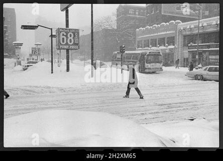 Schneesturm an der Broadway Avenue, Chicago, IL, Januar 1979. Stockfoto