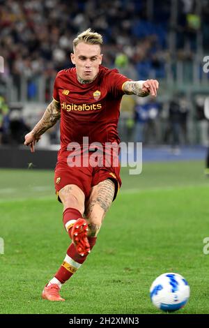 Rom, Italien. Okt. 2021. Rick Karsdorp von AS Roma in Aktion während des Fußballspiels der Serie A zwischen AS Roma und SSC Napoli im Olimpico-Stadion in Rom (Italien), 24. Oktober 2021. Foto Antonietta Baldassarre/Insidefoto Kredit: Insidefoto srl/Alamy Live News Stockfoto