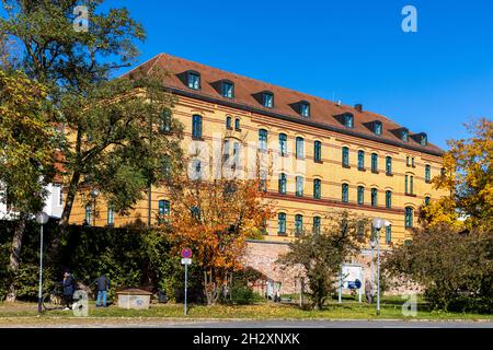 Historisches Barackgebäude in Ingolstadt Herbstwetter Stockfoto
