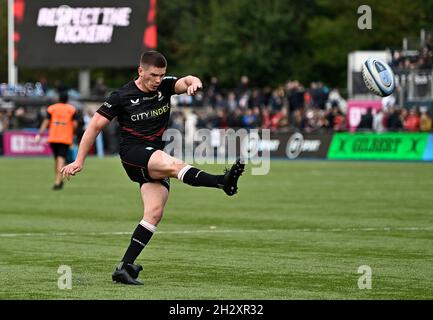 Barnett, Großbritannien. Okt. 2021. Premiership Rugby. Saracens V. Wespen. StoneX Stadium. Barnett. Owen Farrell (Sarazenen, Kapitän) tritt. Kredit: Sport In Bildern/Alamy Live Nachrichten Stockfoto