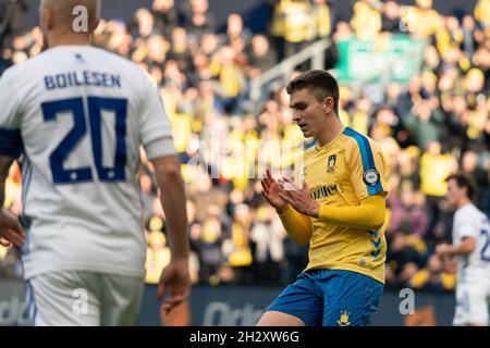 Broendby, Dänemark. Okt. 2021. Mikael Uhre (11) aus Broendby, WENN er während des 3F Superliga-Spiels zwischen Broendby IF und dem FC Kopenhagen im Broendby Stadion in Broendby gesehen wurde. (Foto: Gonzales Photo/Alamy Live News Stockfoto