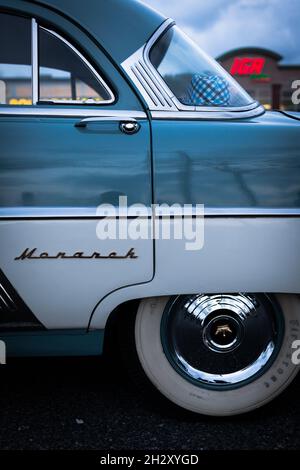 Monarch auf einer Automobilausstellung in Brossard, Quebec, Kanada; die Marke Monarch wurde von 1946 bis 1961 von Ford in Kanada verkauft. Stockfoto