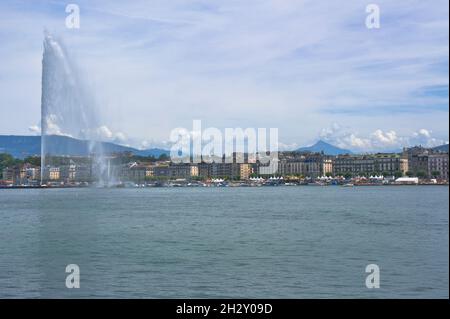 Genfer Springbrunnen, Jet d'Eau, Blick auf den See in der Altstadt, Schweiz, Europa Stockfoto