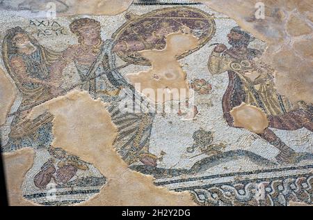 Mosaikboden mit Achilles und Odysseus (Ulisses) im Haus von Achilles, an der archäologischen Stätte von Kourion, Episkopi, Republik Zypern. Stockfoto