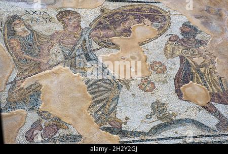 Mosaikboden mit Achilles und Odysseus (Ulisses) im Haus von Achilles, an der archäologischen Stätte von Kourion, Episkopi, Republik Zypern. Stockfoto