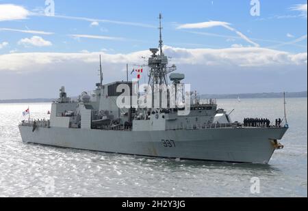 22/10/2021 Portsmouth, Großbritannien. Eine internationale Flottille von Kriegsschiffen der Marine Spaniens, Portugals, Kanadas, Belgiens und Norwegens besuchte HMNB Portsmouth Stockfoto