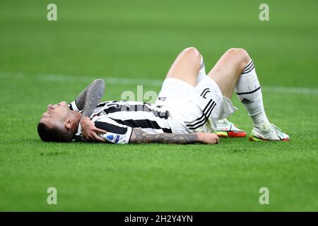 Mailand, Italien. 24/10/2021, Federico Bernardeschi von Juventus FC verletzt während der Serie A Spiel zwischen FC Internazionale und Juventus FC im Stadio Giuseppe Meazza am 24. Oktober 2021 in Mailand, Italien. Stockfoto