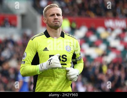 London, England, 24. Oktober 2021. Kasper Schmeichel aus Leicester City während des Spiels der Premier League im Brentford Community Stadium, London. Bildnachweis sollte lauten: Paul Terry / Sportimage Stockfoto