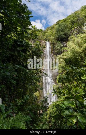 Landschaftlich schöner Blick auf die Wailua Wasserfälle in der Nähe von Hana, Maui, Hawaii Stockfoto