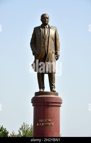 Islom Karimov Statue, Samarkand, Usbekistan, Zentralasien Stockfoto