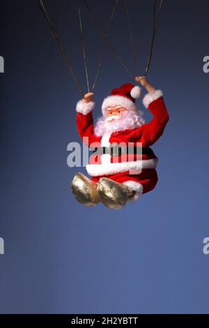 Weihnachtsmann Vater Weihnachten Fallschirmspringen Stockfoto