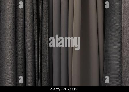 Set aus grauen, dichten Stoffen mit einheitlicher Textur. Stockfoto