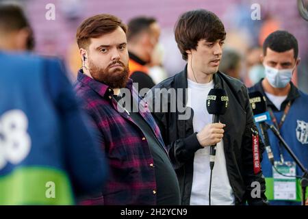 Nou Camp, Barcelona, Spanien. Okt. 2021. La Liga Football League, FC Barcelona gegen Real Madrid; Ibai Llanos während des Liga-Spiels Credit: Action Plus Sports/Alamy Live News Stockfoto