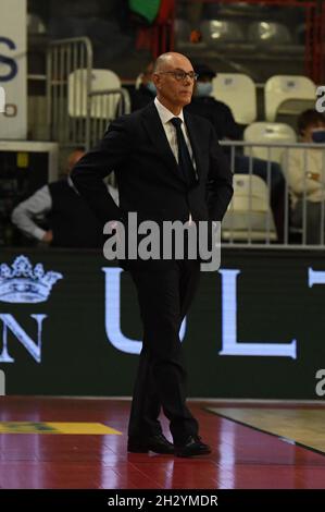 Varese, Italien, 24. Oktober 2021, Coach Attilio Caja Openjobmetis Varese - UNAHOTELS Reggio Emilia LBA Italien Meisterschaft 2021/2022 am 24. Oktober 2021 in Enerxenia Arena Varese Italien. Stockfoto