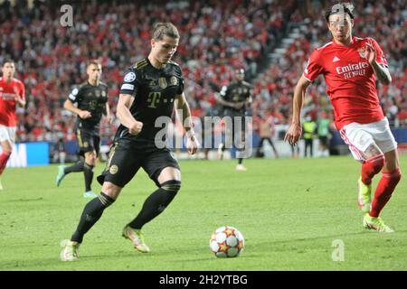 Marcel Sabitzer von Bayern München und Darwin Núñez von SL Benfica während des UEFA Champions League, Gruppe E Fußballspiels zwischen SL Benfica und Bayern München am 20. Oktober 2021 im Estadio da Luz in Lissabon, Portugal - Foto Laurent Lairys / DPPI Stockfoto