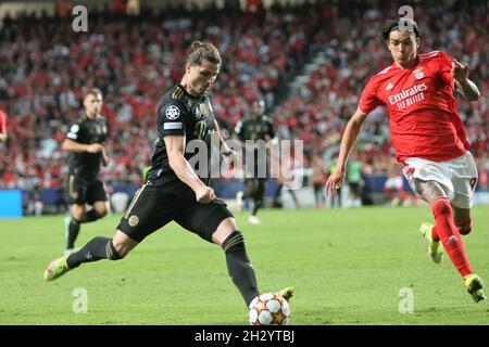 Marcel Sabitzer von Bayern München während des UEFA Champions League-, Gruppen-E-Fußballspiels zwischen SL Benfica und Bayern München am 20. Oktober 2021 im Estadio da Luz in Lissabon, Portugal - Foto Laurent Lairys / DPPIMarcel Sabitzer von Bayern München und Darwin Núñez von SL Benfica während des UEFA Champions League, Gruppe E Fußballspiels zwischen SL Benfica und Bayern München am 20. Oktober 2021 im Estadio da Luz in Lissabon, Portugal - Foto Laurent Lairys / DPPI Stockfoto