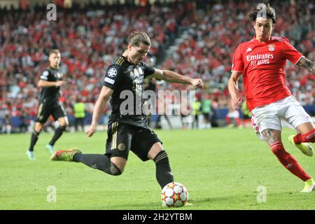 Marcel Sabitzer von Bayern München während des UEFA Champions League-, Gruppen-E-Fußballspiels zwischen SL Benfica und Bayern München am 20. Oktober 2021 im Estadio da Luz in Lissabon, Portugal - Foto Laurent Lairys / DPPIMarcel Sabitzer von Bayern München und Darwin Núñez von SL Benfica während des UEFA Champions League, Gruppe E Fußballspiels zwischen SL Benfica und Bayern München am 20. Oktober 2021 im Estadio da Luz in Lissabon, Portugal - Foto Laurent Lairys / DPPI Stockfoto