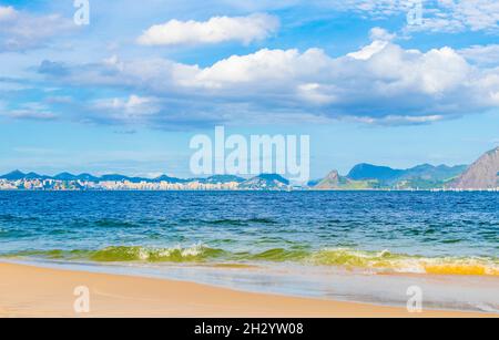 Flamengo Beach natürliche Seestücke Panoramablick und Stadtbild in Guanabara Bay Flamengo Rio de Janeiro Brasilien. Stockfoto