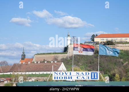 Bild der Festung Novi Sad (Petrovaradin), eines der berühmtesten Denkmäler der Voivodina. Festung Petrovaradin, auch bekannt als „Gibraltar der Dan Stockfoto