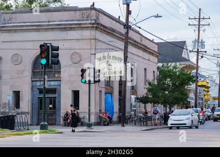 NEW ORLEANS, LA, USA - 23. OKTOBER 2021: Vorderseite des Rue De La Course Coffeehouse auf der Carrollton Avenue Stockfoto