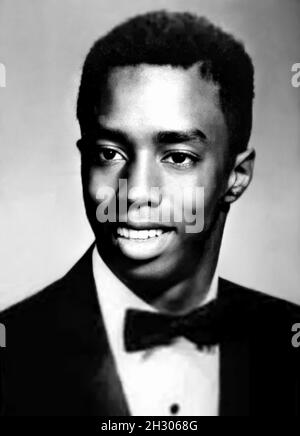 1986 , USA : der amerikaner SEAN John KÄMMT aka P. DIDDY ( Puff Dati , Puffy oder Diddy , geboren am 4. november 1969 ) als war ein junger Junge im Alter von 17 , Foto pubblishe auf HIGH SCHOOL JAHRBUCH . Rapper Sänger, Songwriter, Plattenproduzent und Manager. Ungezähnter Fotograf. - MUSIK - MUSICA SOUL - RAP - RAPPER - HIP-HOP - Hip-Hop - PRODUTTORE DISCOGRAFICO - GESCHICHTE - FOTO STORICHE - Wann war jung - Prominente Berühmtheit - celebrità personaggi famosi da giovane giovani - infanzia - Kindheit - Lächeln - sorriso - TEENAGER - Krawatte - papillon - cravatta --- ARCHIVIO GBB Stockfoto