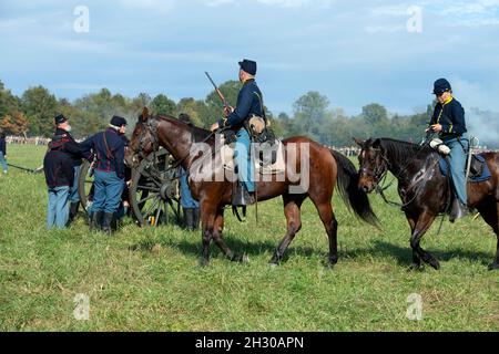 Libanon, Tennessee, USA. Okt. 2021. Die Kavallerie der Union reenactors at Re-enactment of Civil war Battle of Stones River, Tennessee (Foto: © Robin Rayne/ZUMA Press Wire) Stockfoto