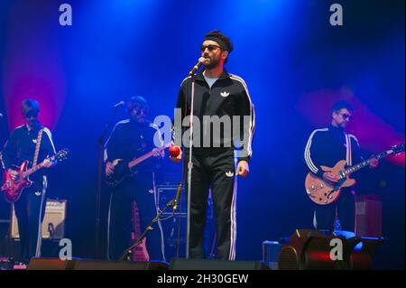 Mark Oliver Everett von Eels spielt live auf der Bühne am 1. Tag am Ende des Road Festivals, Larmer Tree Gardens, Dorset. Stockfoto