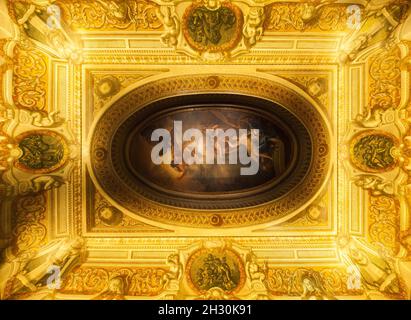 Allgemeine Ansicht der King's Drawing Room Decke, Teil der King's State Apartments im Kensington Palace - London Stockfoto