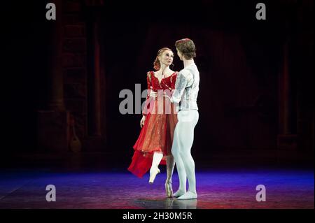Vadim Muntagirov (Romeo) und Daria Klimentova (Julia) Proben in Englisch National Ballet's Romeo und Julia, in der Royal Albert Hall - London Stockfoto