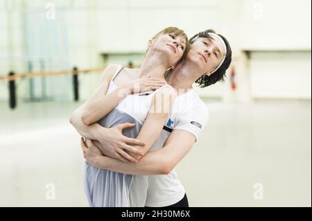 Daria Klimentova und Vadim Muntagirov Proben Romeo und Julia in den Probenstudios des English National Ballet Stockfoto