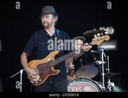 David Victor Paacock (Dave) von Chas und Dave tritt am 3. Tag des Camp Beestival 2014 im Lulworth Castle in Dorset live auf Stockfoto