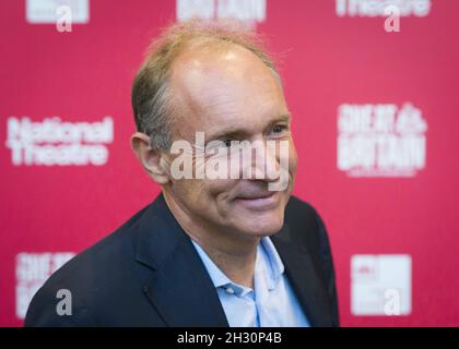 Sir Tim Berners-Lee kommt im Großbritannien des Nationaltheaters an Eröffnungsabend im Theatre Royal Haymarket - London Stockfoto