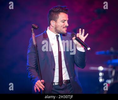 Peter Andre spielt live beim Hampton Court Palace Festival 2015 im Hampton Court Palace in London. Stockfoto