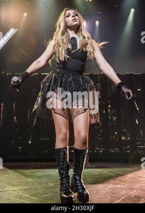 Jade Thirlwall von Little Mix tritt im Rahmen des Apple Music Festivals im Roundhouse, Camden - London, live auf der Bühne auf Stockfoto