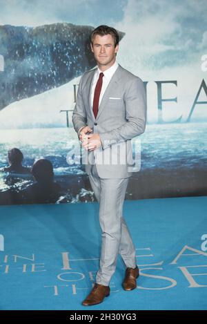 Chris Hemsworth nimmt an der europäischen Premiere von in the Heart of the Sea at the Empire, Leicester Square - London Teil Stockfoto