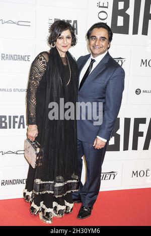 Meera Syal und Sanjeev Bhaskar nehmen an den MOET British Independent Film Awards 2015 im Billingsgate Market, London, Teil Stockfoto