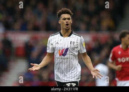 Nottingham, England, 24. Oktober 2021. Antonee Robinson von Fulham während des Sky Bet Championship-Spiels auf dem City Ground, Nottingham. Bildnachweis sollte lauten: Isaac Parkin / Sportimage Stockfoto