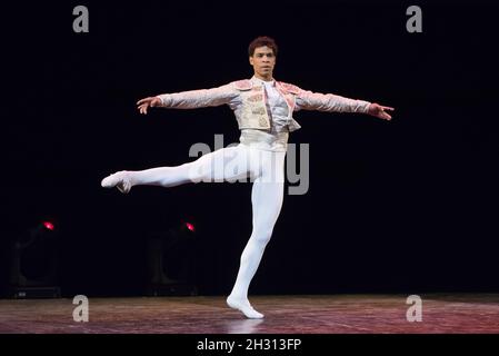 Carlos Acosta probt Don Quixote als Teil von Carlos Acosta: The Classical Farewell in der Royal Albert Hall - London. Foto Datum: Montag 3. Oktober 2016. Bildnachweis sollte lauten: David Jensen/EMPICS Entertainment Stockfoto