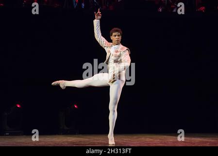 Carlos Acosta probt Don Quixote als Teil von Carlos Acosta: The Classical Farewell in der Royal Albert Hall - London. Foto Datum: Montag 3. Oktober 2016. Bildnachweis sollte lauten: David Jensen/EMPICS Entertainment Stockfoto