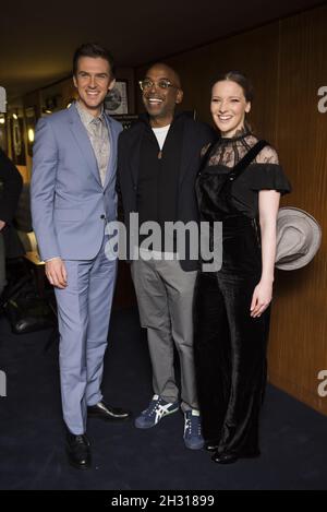 Dan Stevens, Bharat Nalluri und Morfydd Clark nehmen an der britischen Premiere des Mannes, der Weihnachten erfunden hat, auf dem Curzon Mayfair in London Teil. Bilddatum: Donnerstag, 23. November 2017. Bildnachweis sollte lauten: David Jensen/EMPICS Entertainment Stockfoto